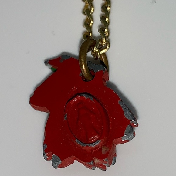 Vintage Enamel Rose Virgin Mary Necklace! - Picture 3 of 3